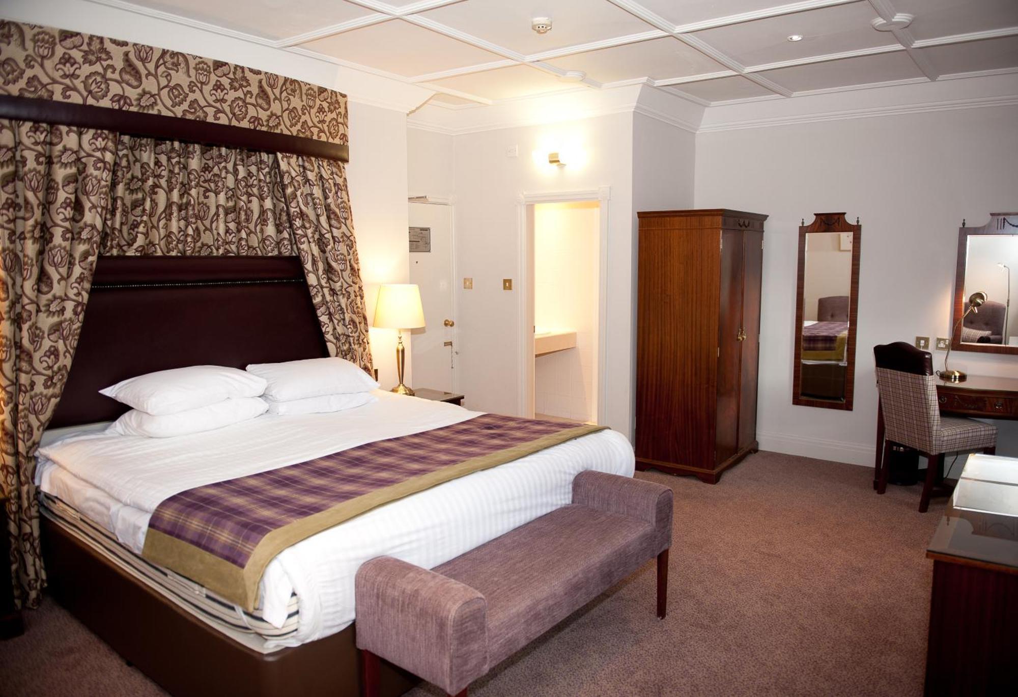 The Lymm Hotel Exterior foto