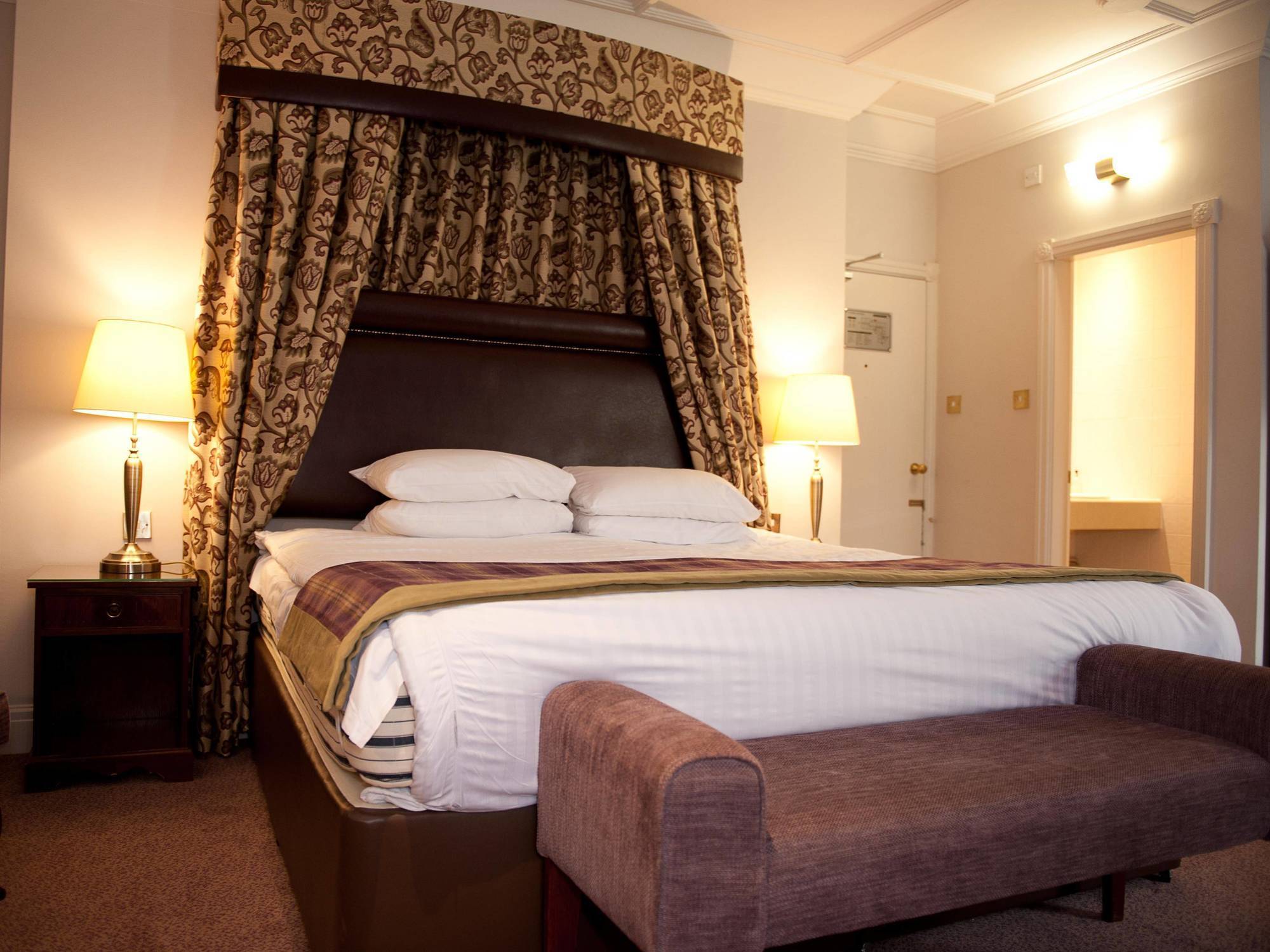 The Lymm Hotel Exterior foto