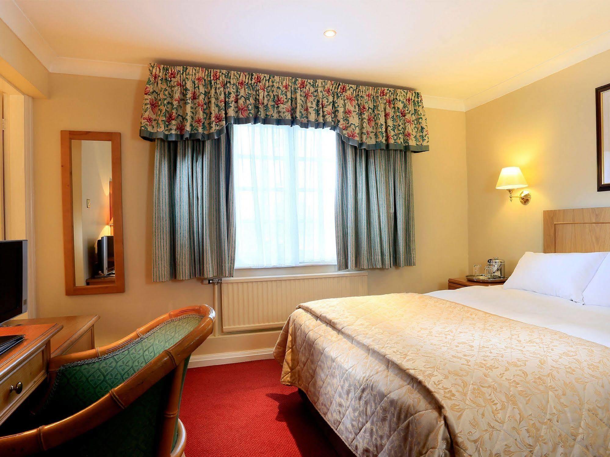 The Lymm Hotel Exterior foto