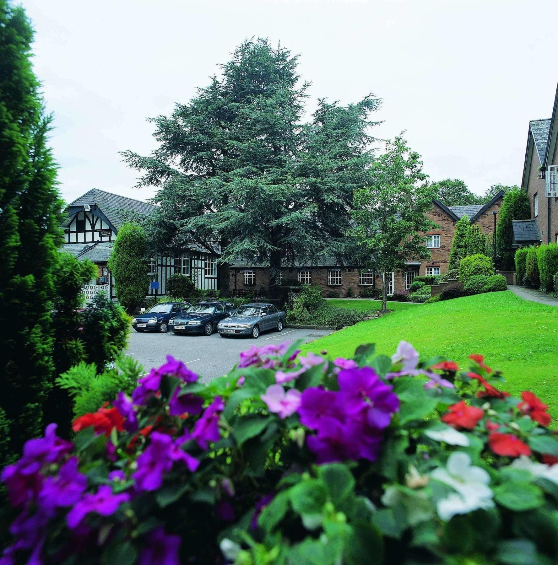 The Lymm Hotel Exterior foto