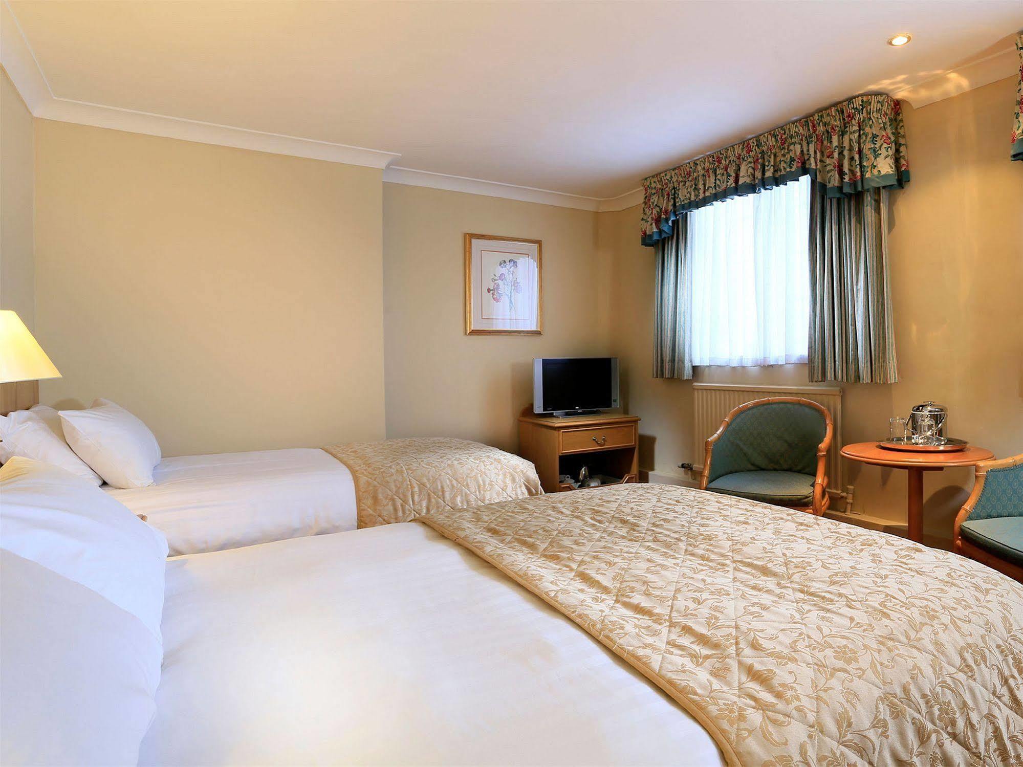 The Lymm Hotel Exterior foto
